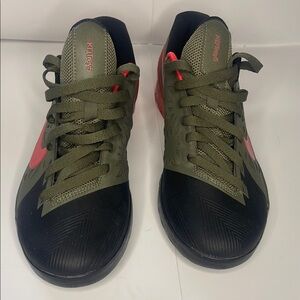 Nike Green and Black Athletic Shoes with Modern Design